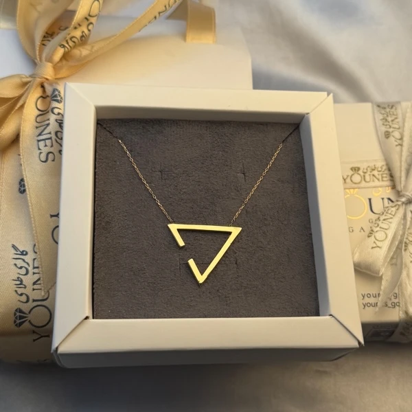 گردنبند مثلث مینیمال طلا